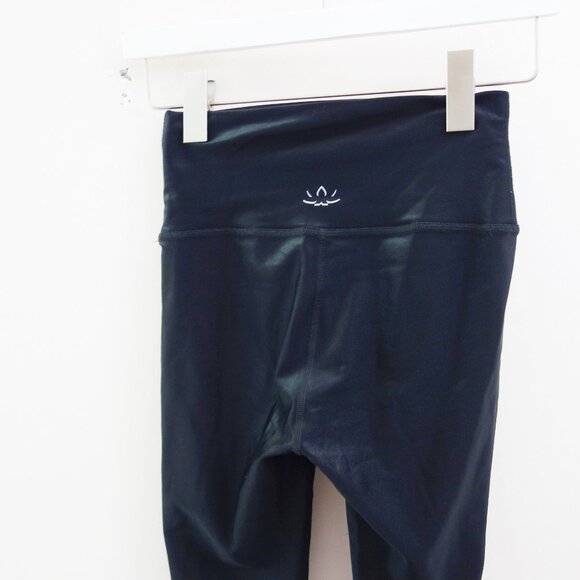 BEYOND YOGA Black Pearlized High Waisted Midi Legging Active Yoga Bottoms Size M - Picture 7 of 9